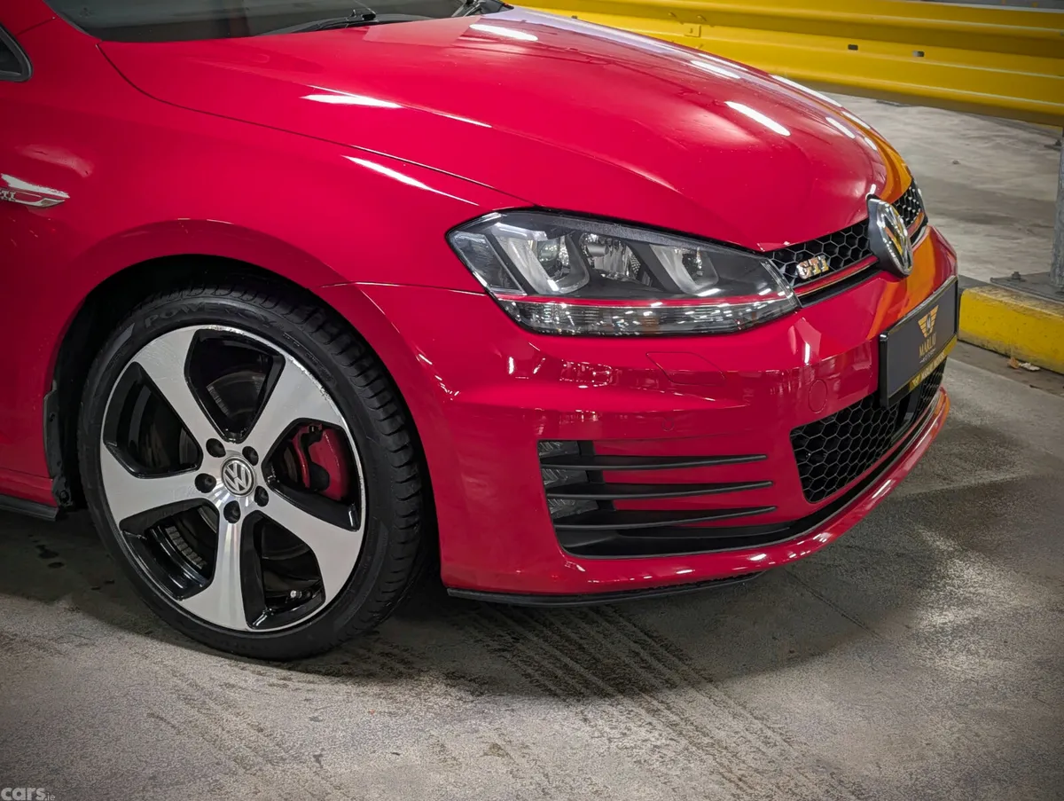 Volkswagen Golf Hatchback, Petrol, 2015, Red