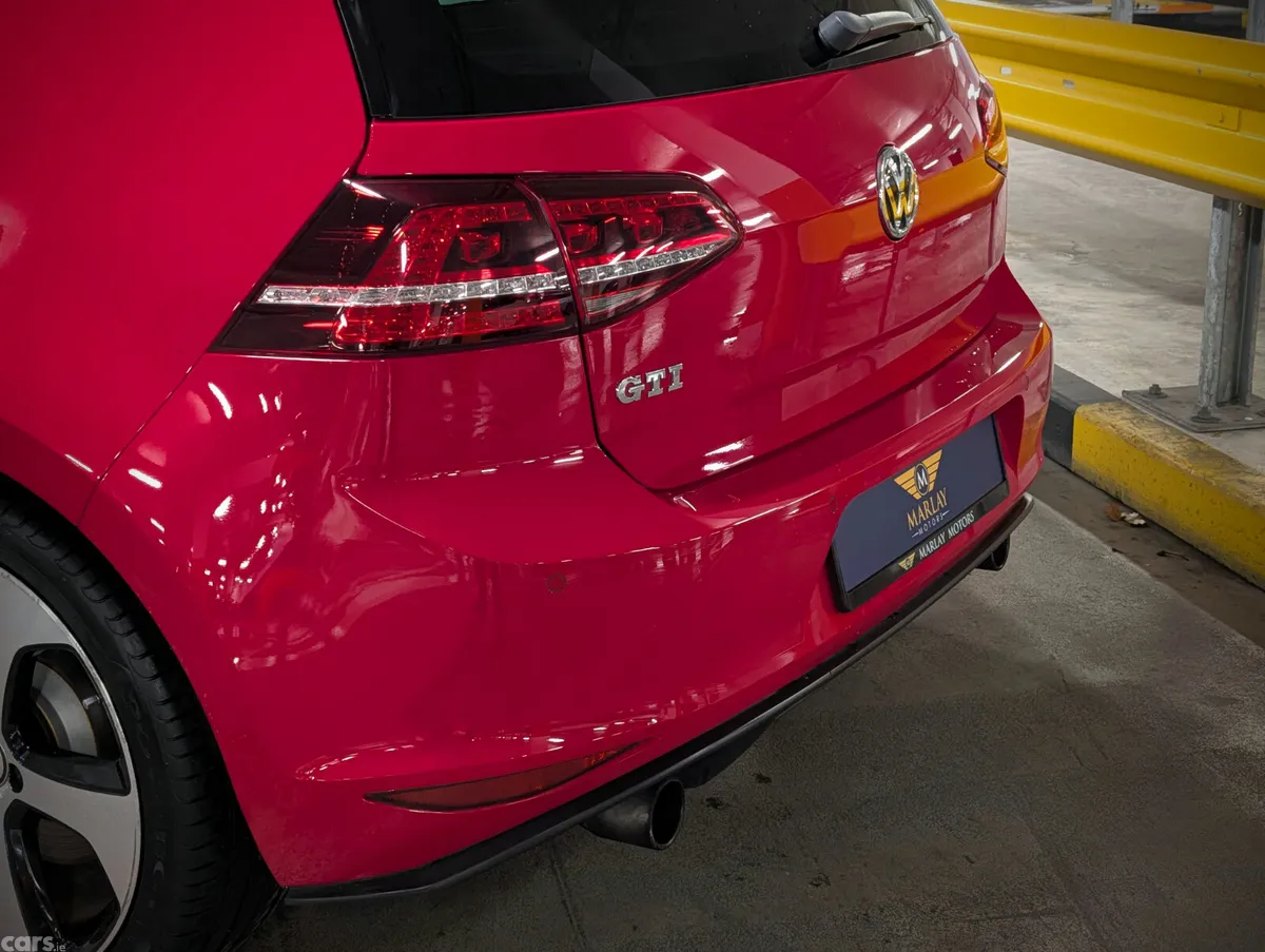 Volkswagen Golf Hatchback, Petrol, 2015, Red
