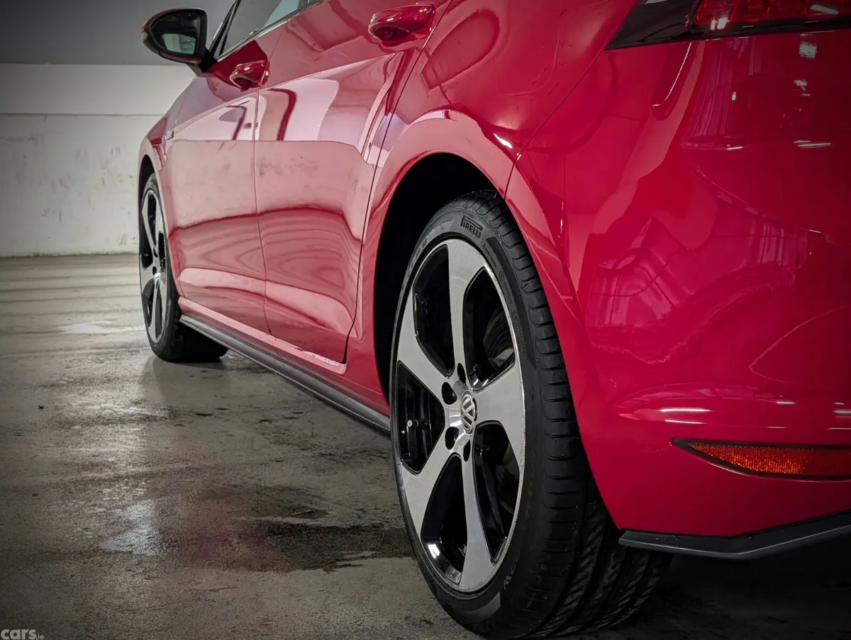Volkswagen Golf Hatchback, Petrol, 2015, Red
