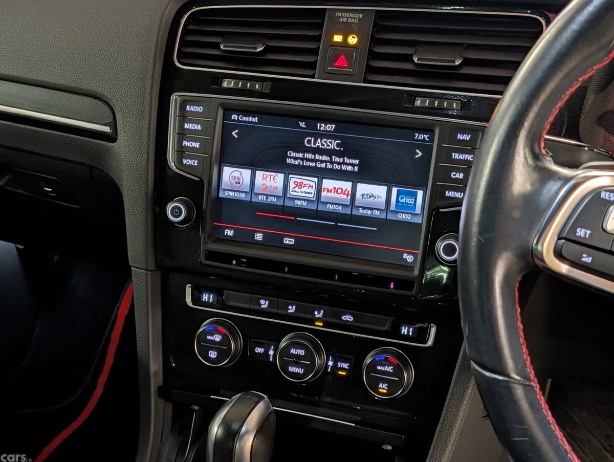 Volkswagen Golf Hatchback, Petrol, 2015, Red