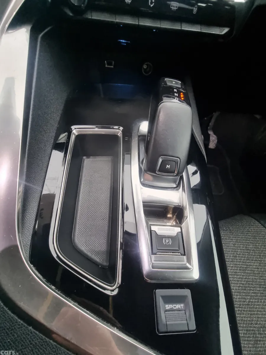 Peugeot 5008 MPV, Diesel, 2018, Black