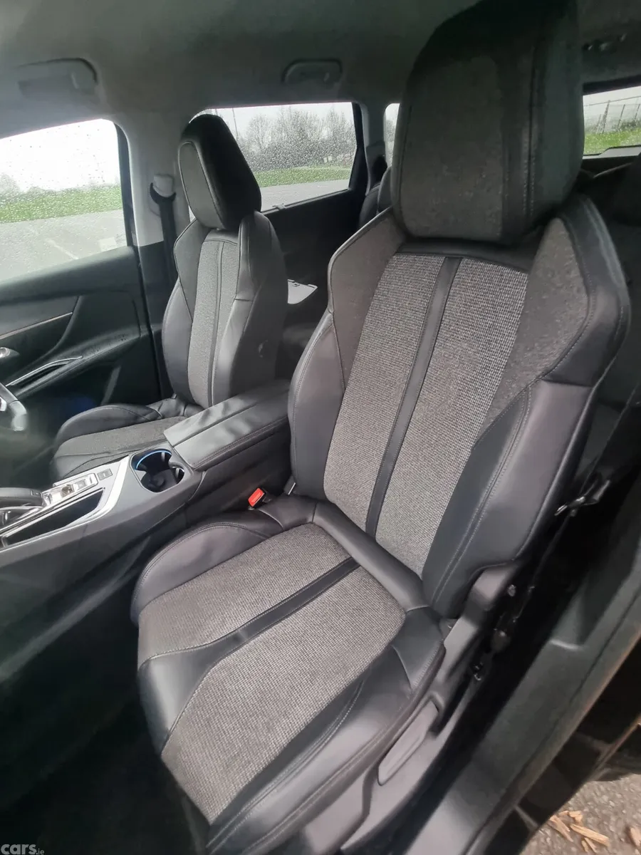 Peugeot 5008 MPV, Diesel, 2018, Black