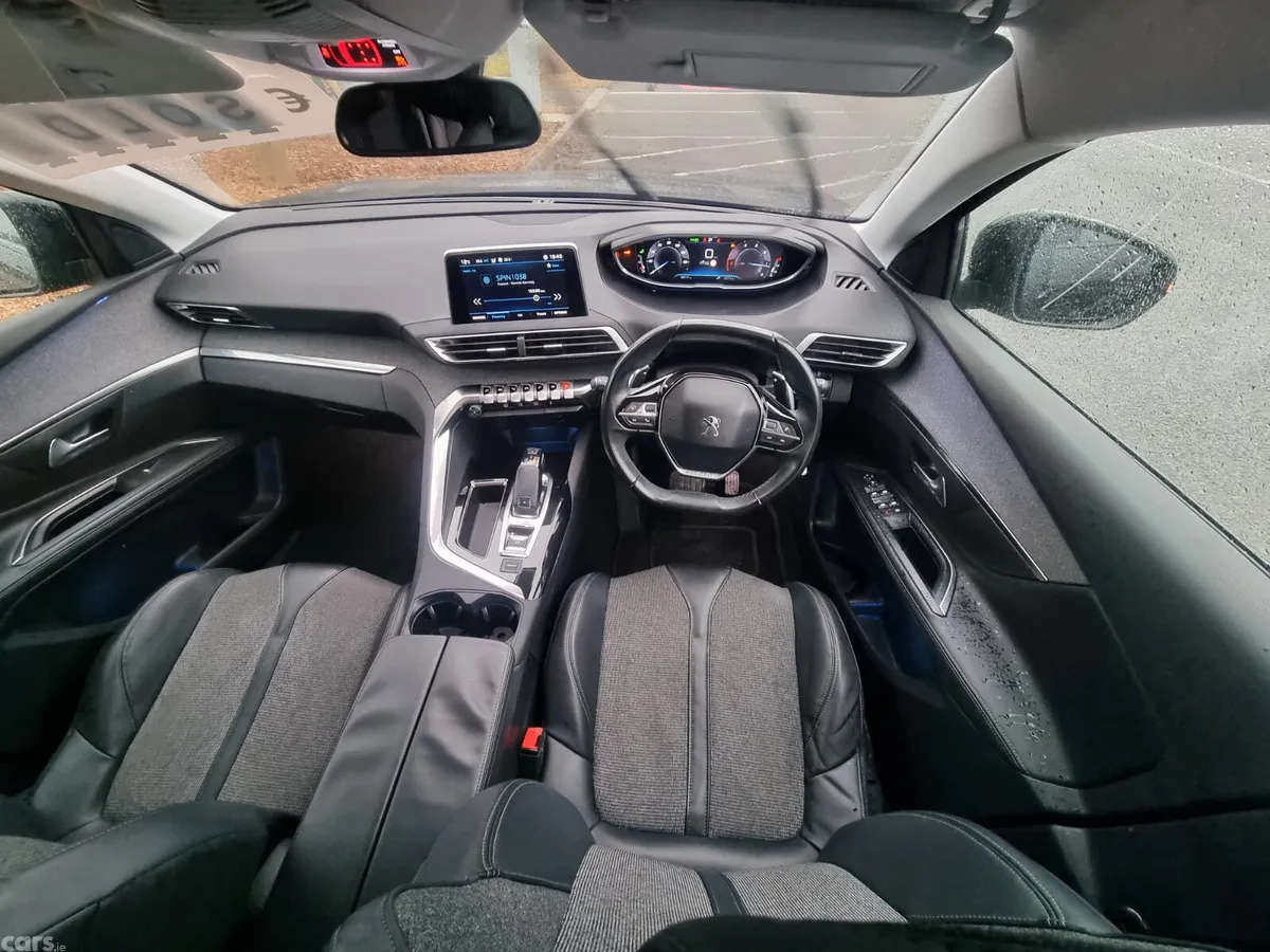 Peugeot 5008 MPV, Diesel, 2018, Black