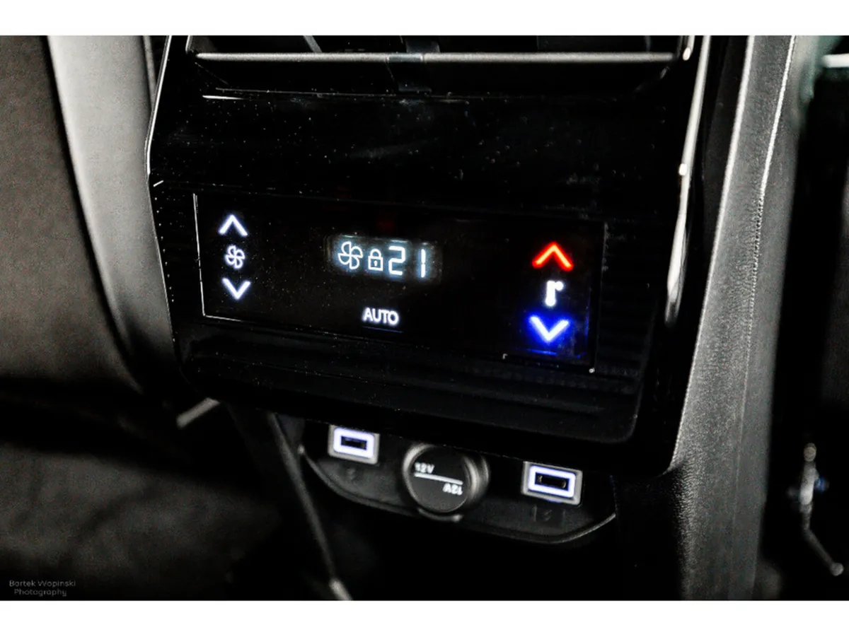 Peugeot 5008 SUV, Electric, 2026, Grey