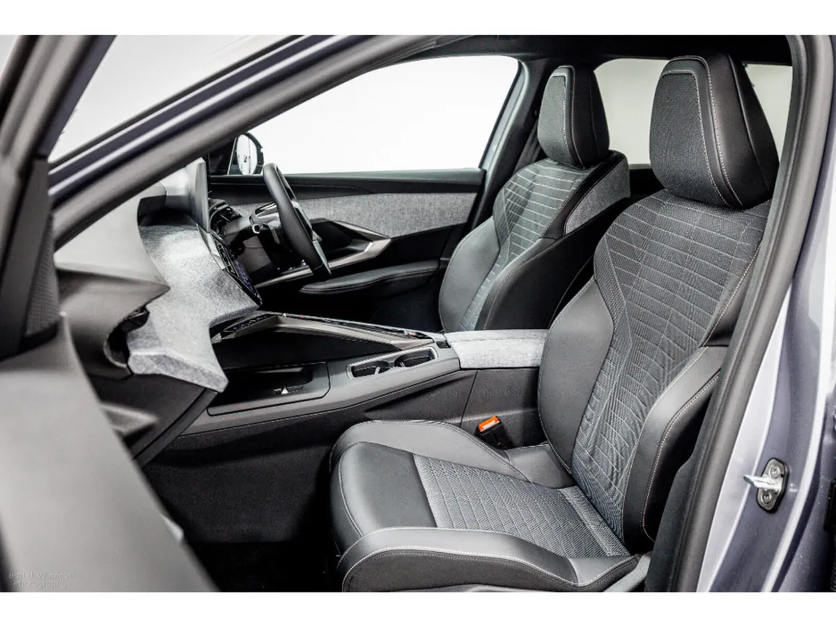 Peugeot 5008 SUV, Electric, 2026, Grey
