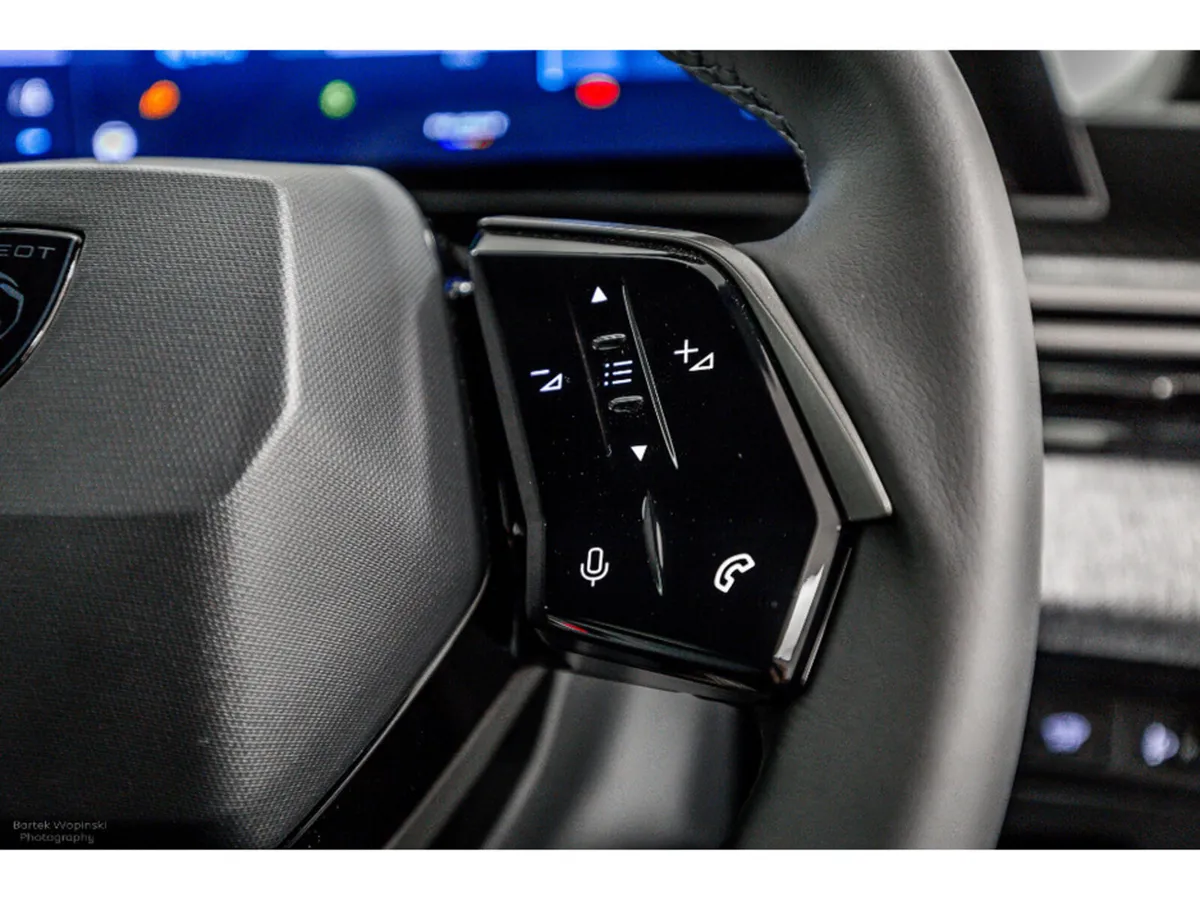 Peugeot 5008 SUV, Electric, 2026, Grey