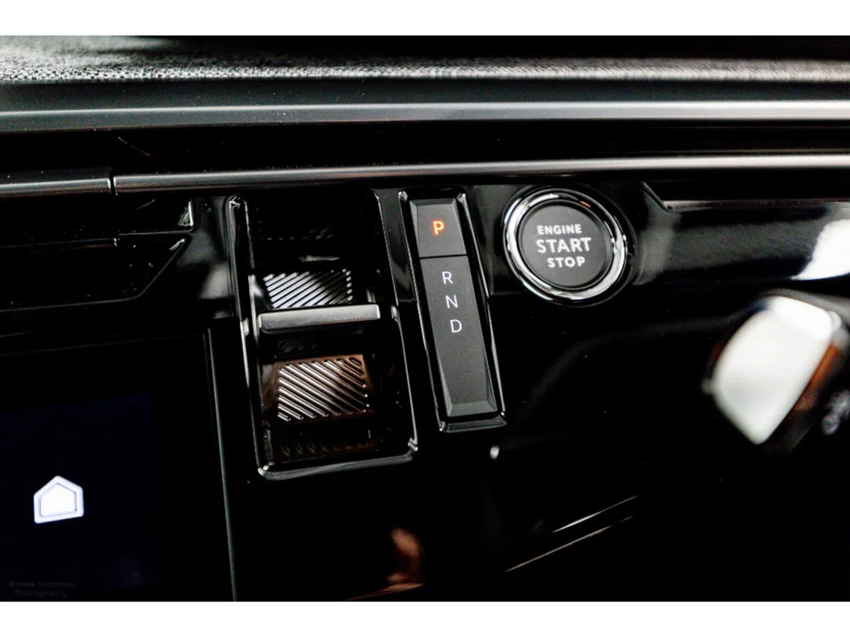 Peugeot 3008 SUV, Electric, 2026, Black