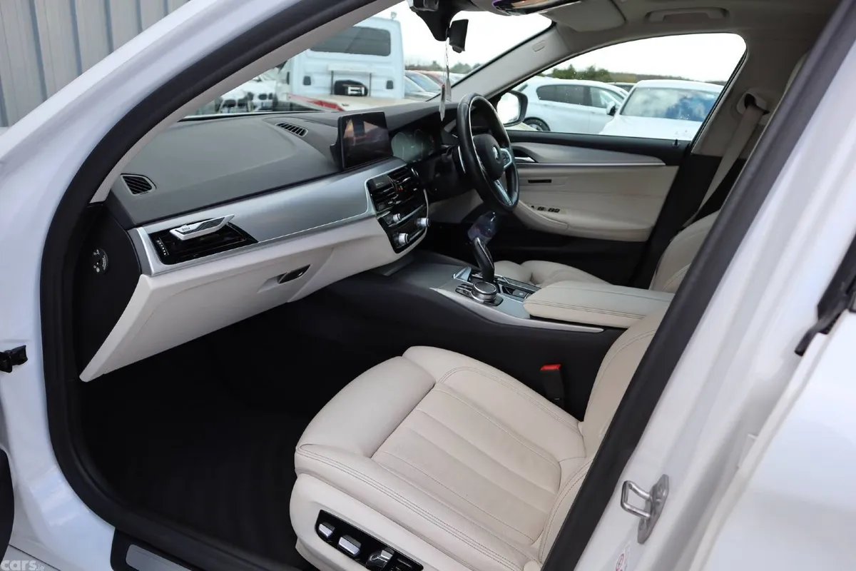 BMW 5-Series Saloon, Petrol Plug-in Hybrid, 2018, White