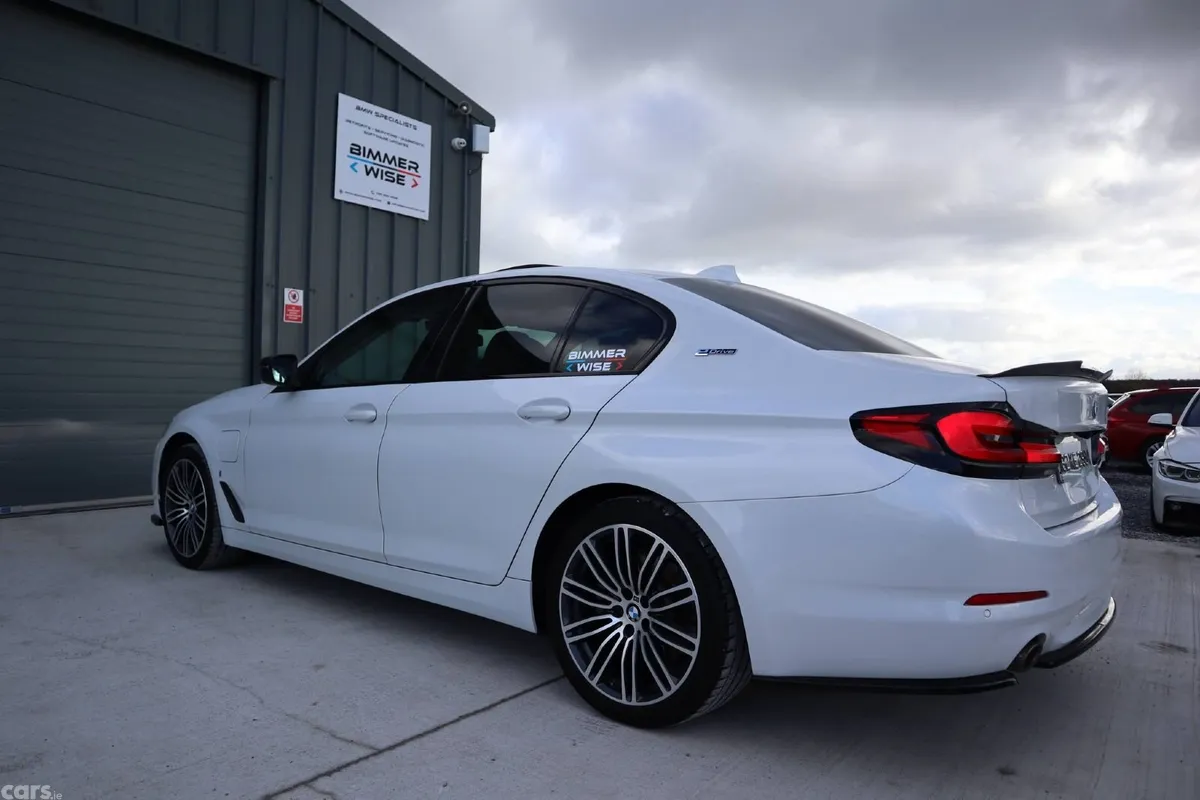 BMW 5-Series Saloon, Petrol Plug-in Hybrid, 2018, White