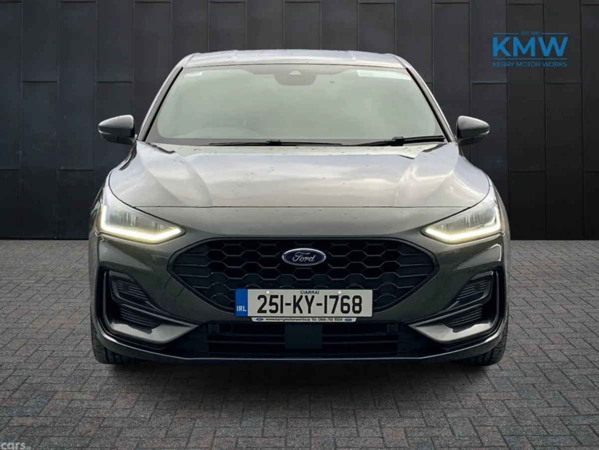 Ford Focus Hatchback, Petrol, 2025, Grey