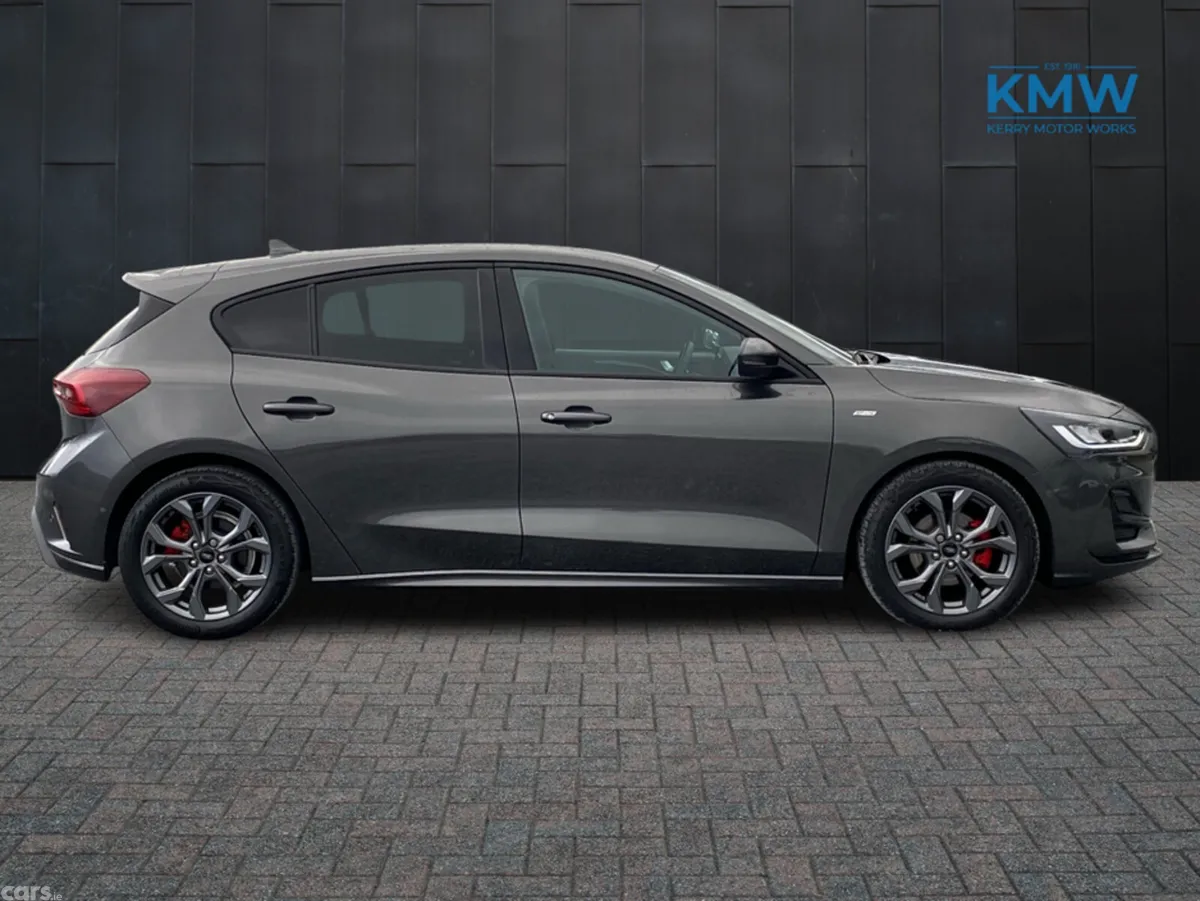 Ford Focus Hatchback, Petrol, 2025, Grey