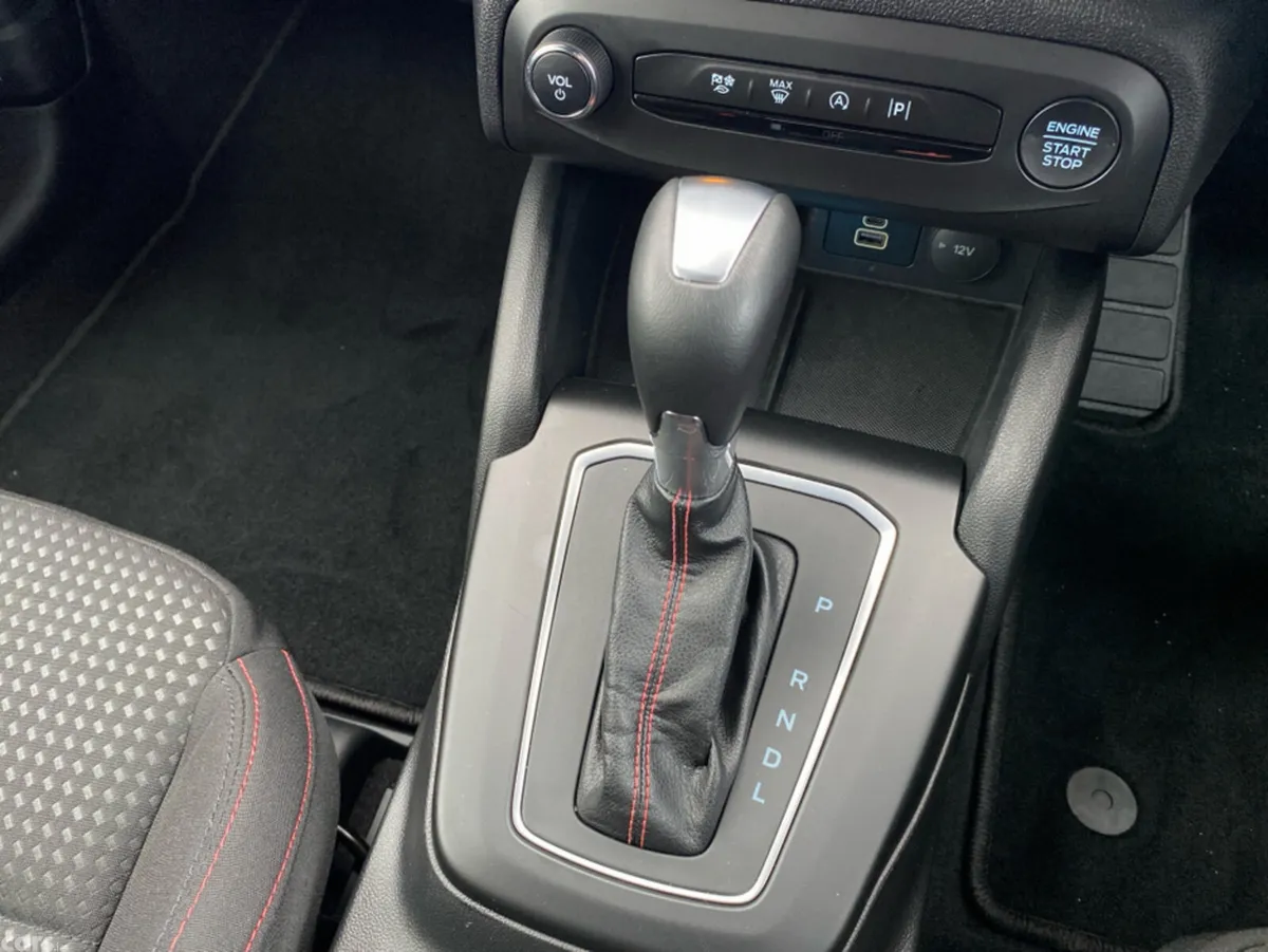Ford Focus Hatchback, Petrol, 2025, Grey