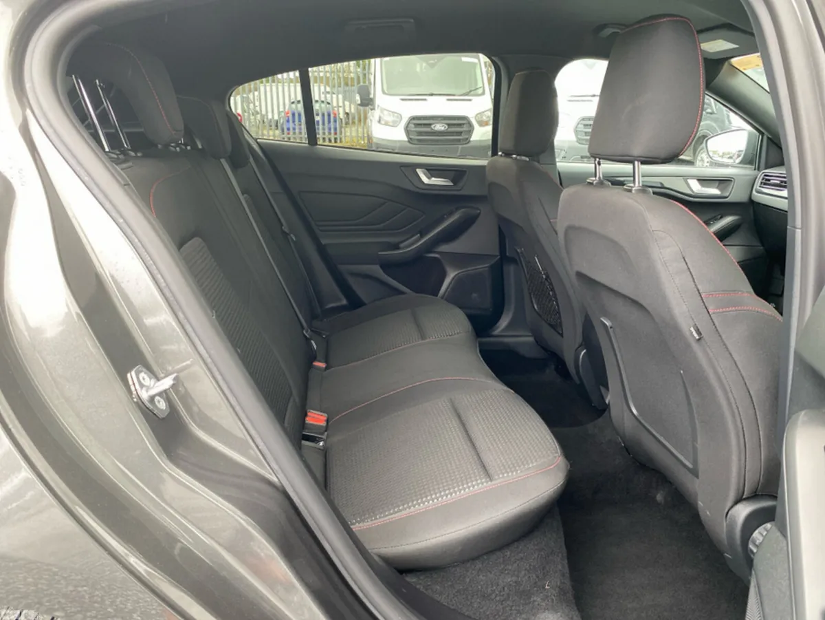 Ford Focus Hatchback, Petrol, 2025, Grey
