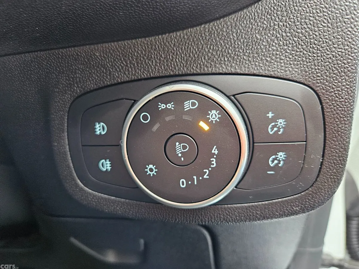 Ford Fiesta Hatchback, Petrol, 2019, White