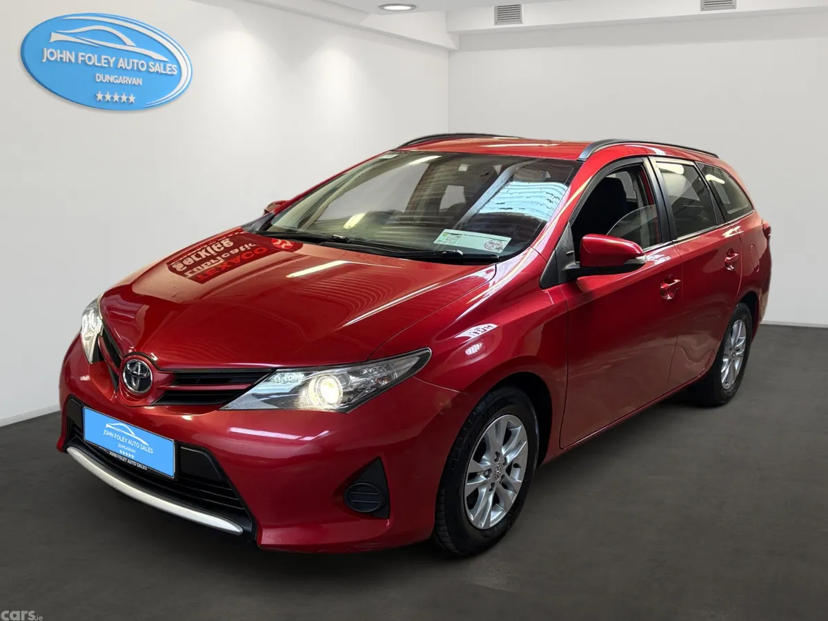 Toyota Auris Estate/Jeep, Diesel, 2014, Red