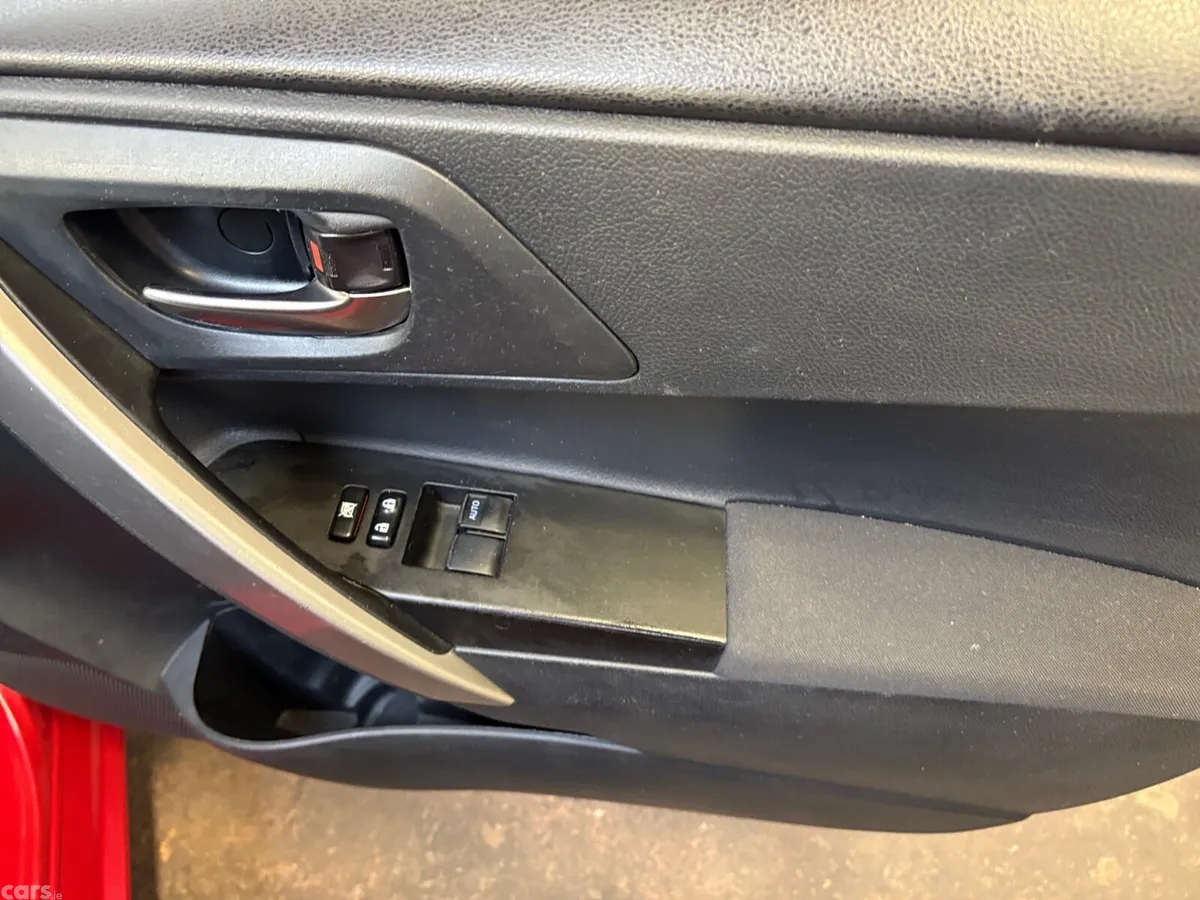 Toyota Auris Estate/Jeep, Diesel, 2014, Red
