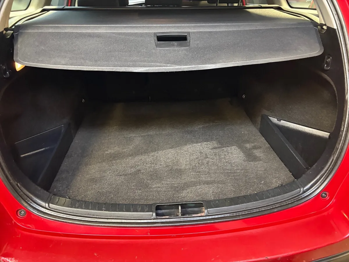 Toyota Auris Estate/Jeep, Diesel, 2014, Red