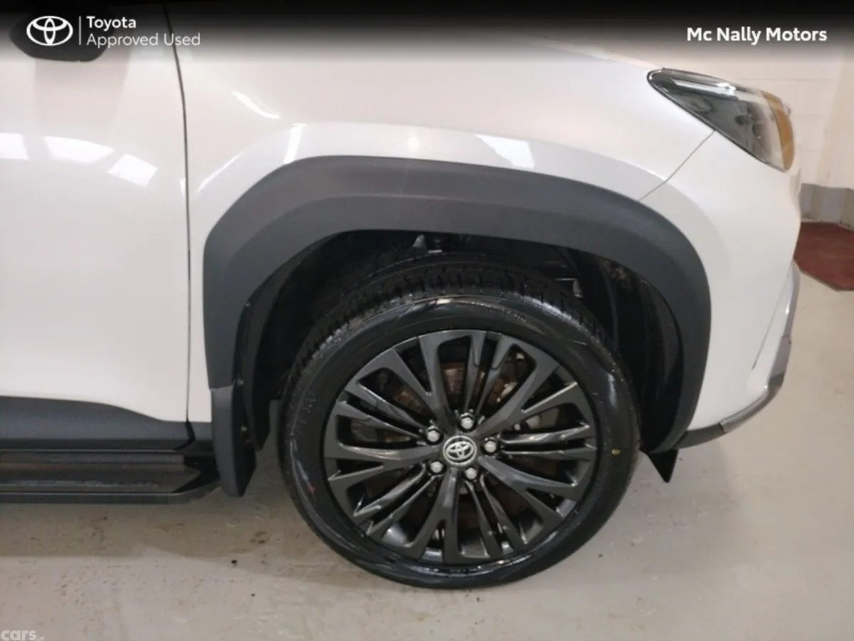 Toyota Yaris Cross Hatchback, Petrol Hybrid, 2022, White