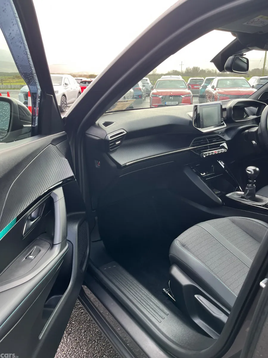 Peugeot 2008 MPV, Petrol, 2023, Grey