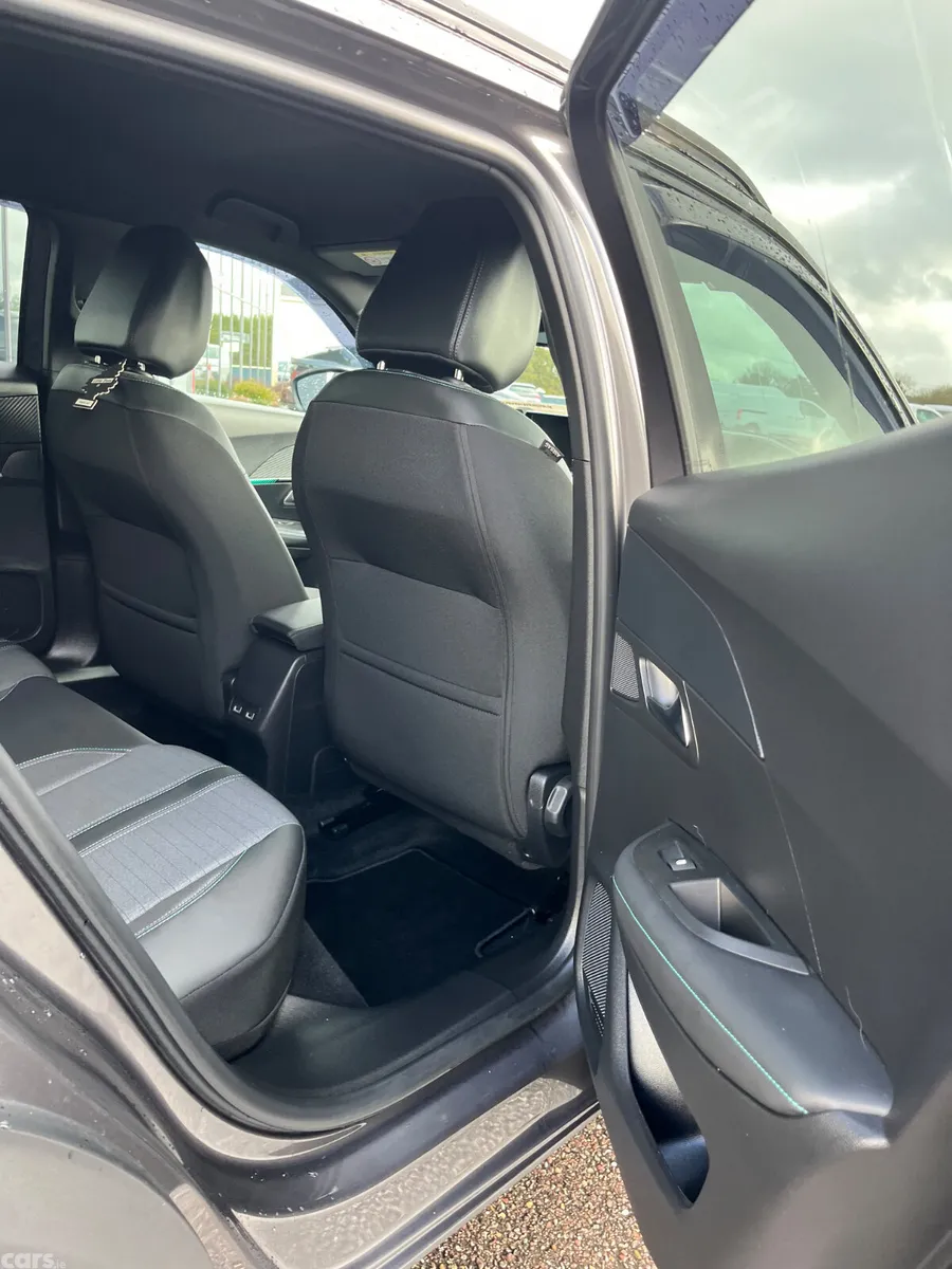 Peugeot 2008 MPV, Petrol, 2023, Grey