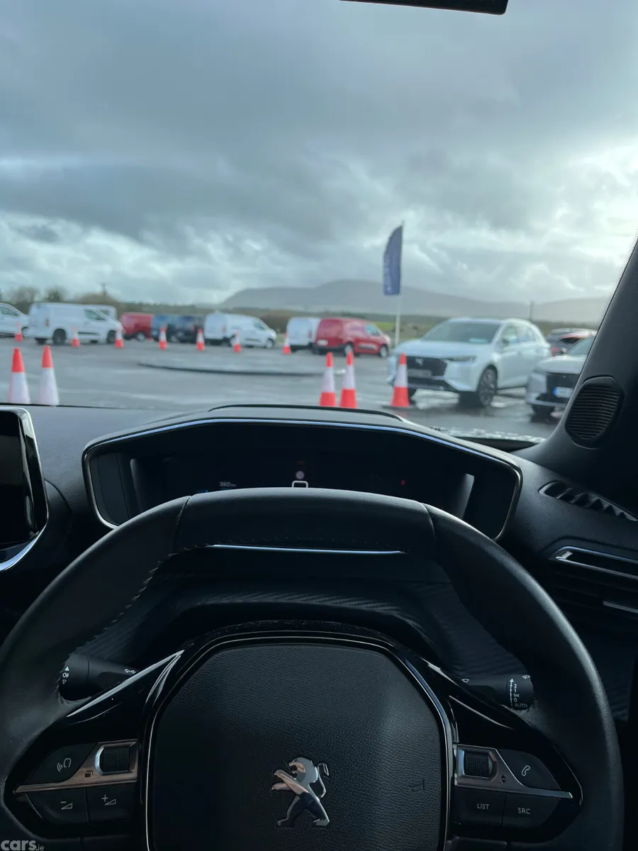 Peugeot 2008 MPV, Petrol, 2023, Grey