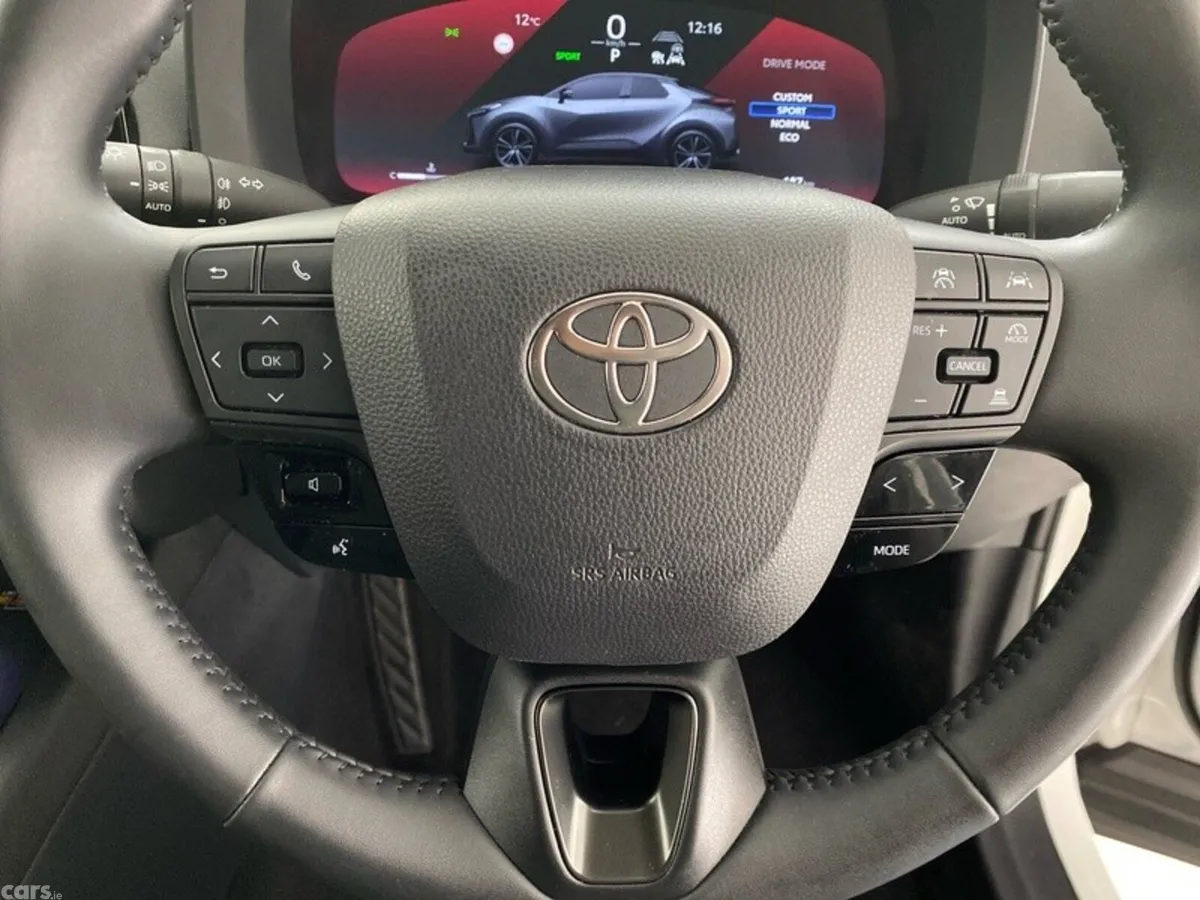 Toyota C-HR SUV, Petrol Hybrid, 2024, White