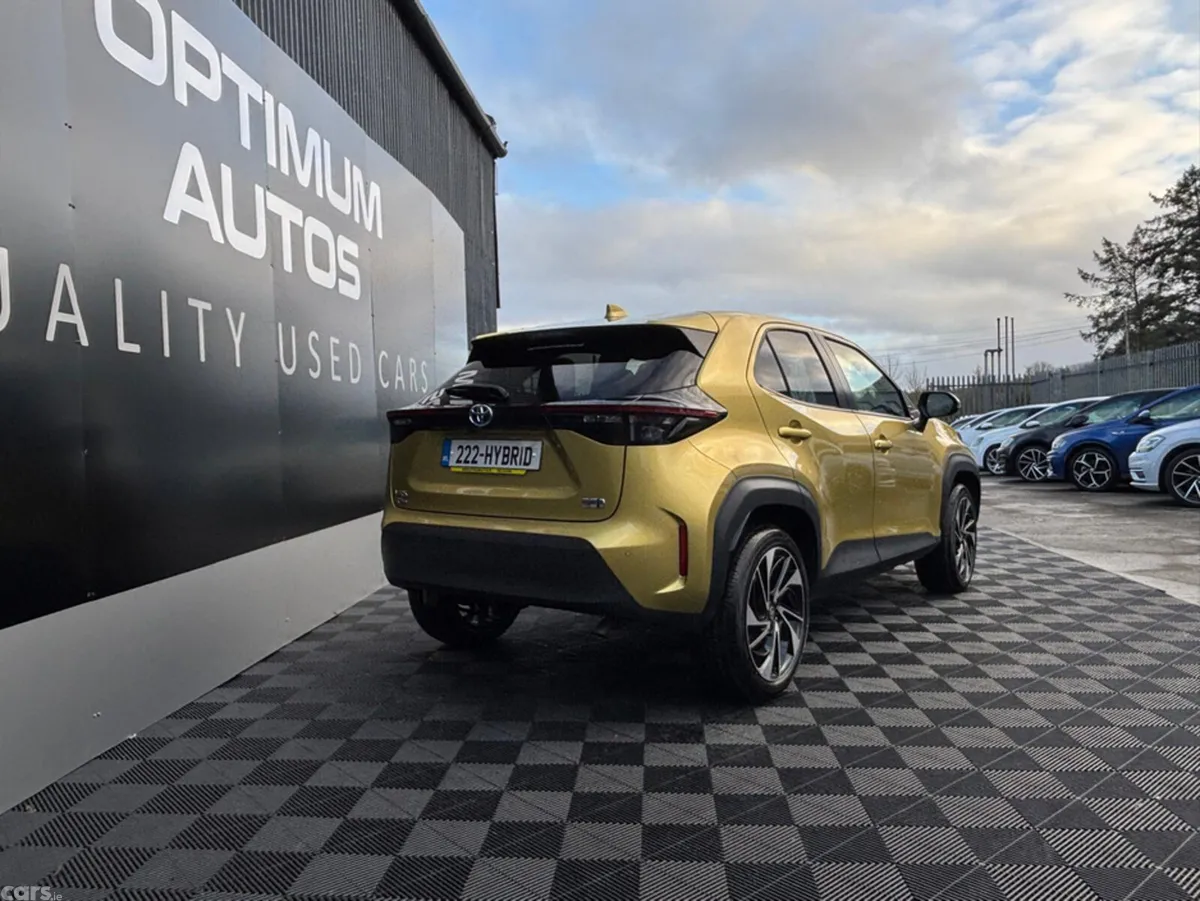 Toyota Yaris Cross Hatchback, Petrol Hybrid, 2022, Gold
