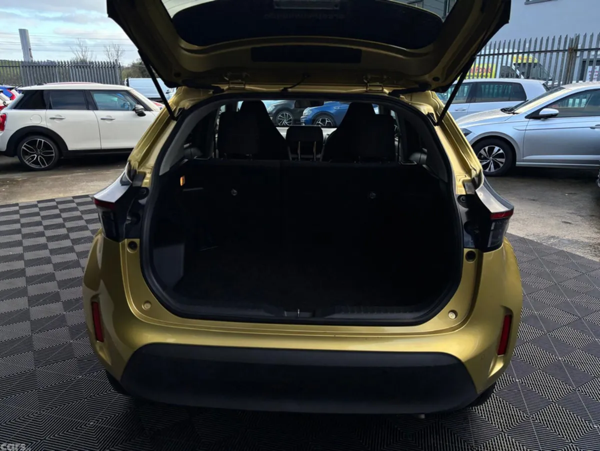 Toyota Yaris Cross Hatchback, Petrol Hybrid, 2022, Gold