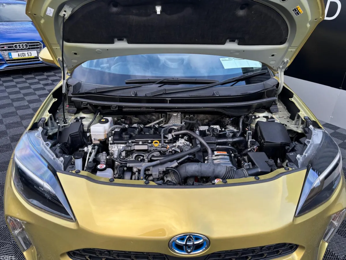 Toyota Yaris Cross Hatchback, Petrol Hybrid, 2022, Gold