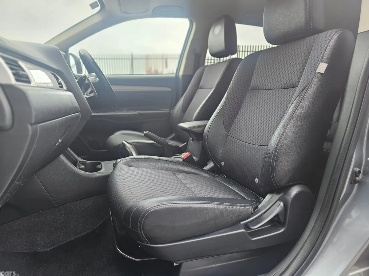 Mitsubishi Outlander SUV, Petrol Plug-in Hybrid, 2015, Grey