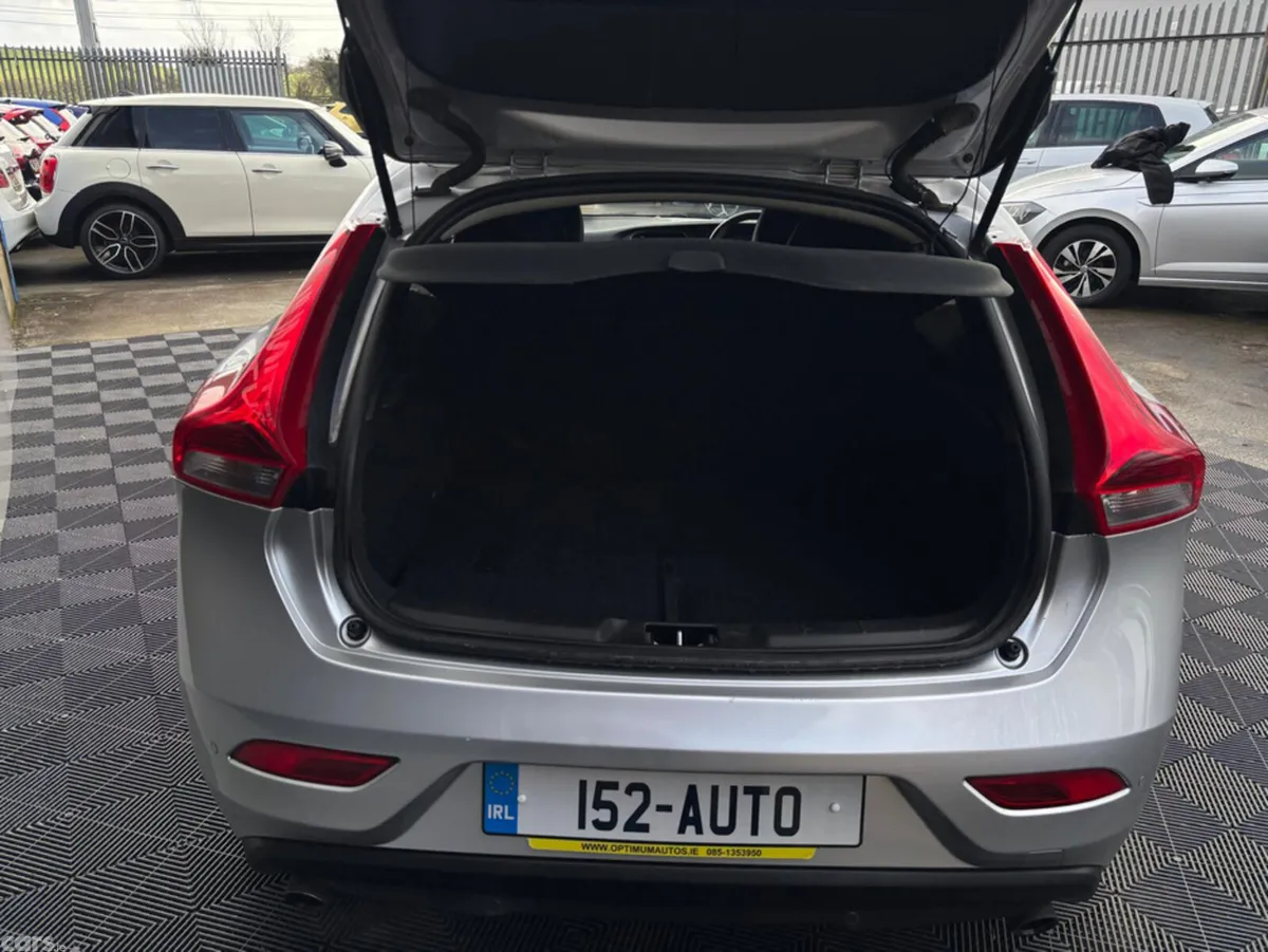 Volvo V40 Hatchback, Petrol, 2015, Silver