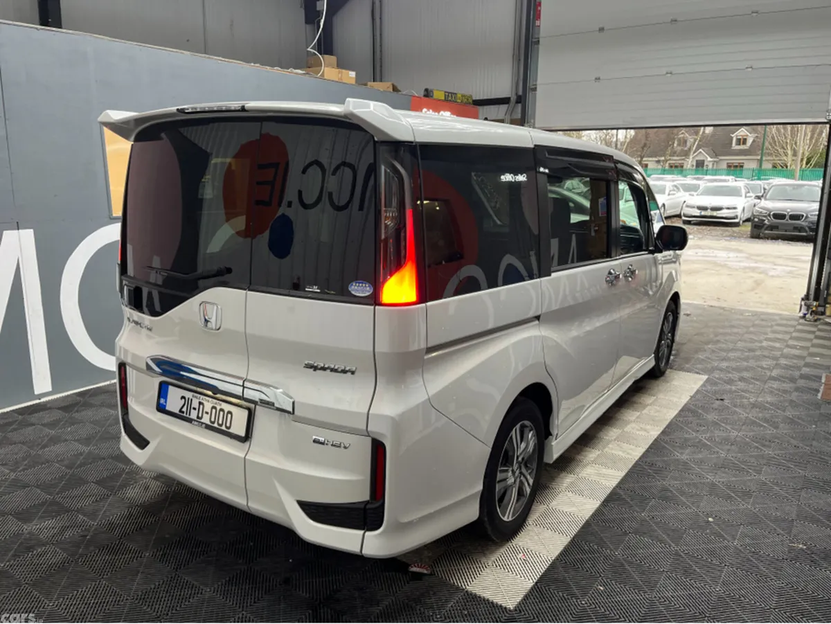 Honda Stepwagon MPV, Petrol Hybrid, 2021, White