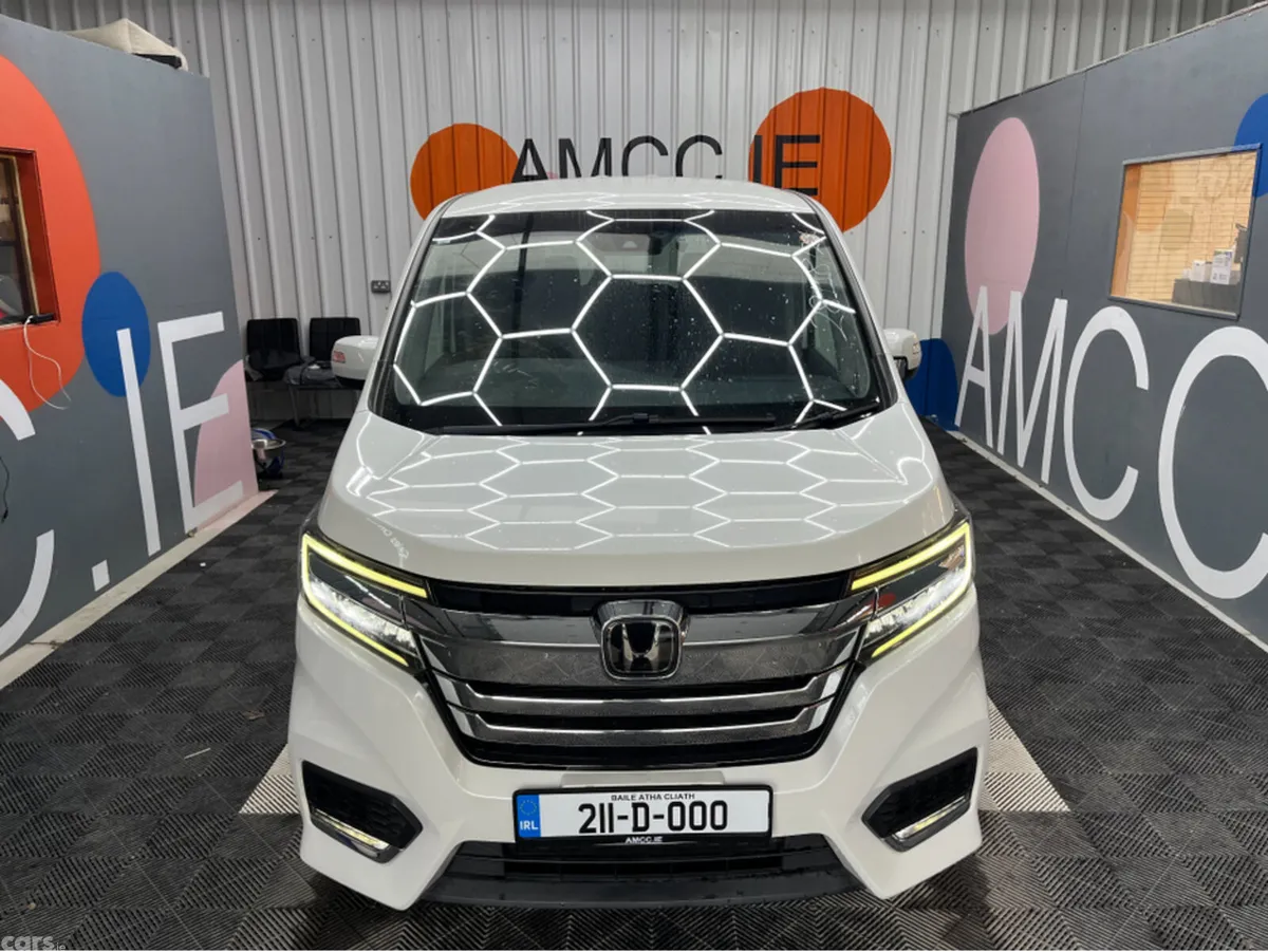 Honda Stepwagon MPV, Petrol Hybrid, 2021, White