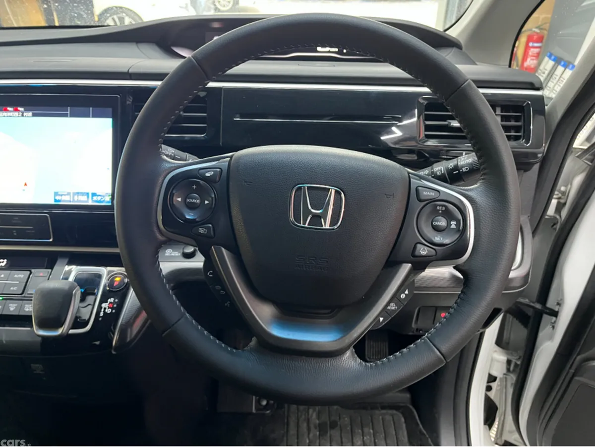 Honda Stepwagon MPV, Petrol Hybrid, 2021, White