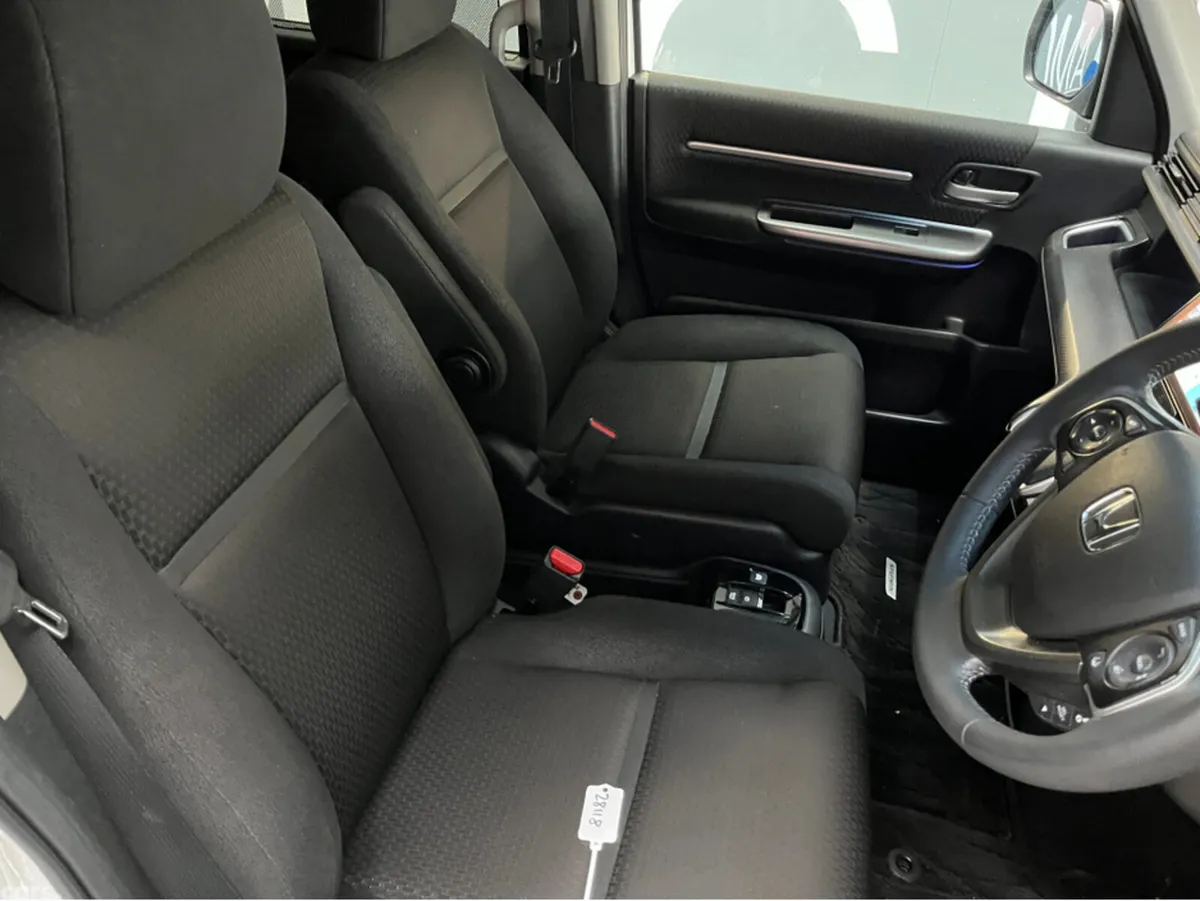 Honda Stepwagon MPV, Petrol Hybrid, 2021, White