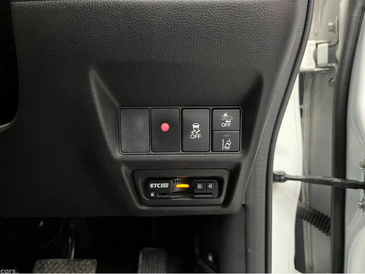 Honda Stepwagon MPV, Petrol Hybrid, 2021, White