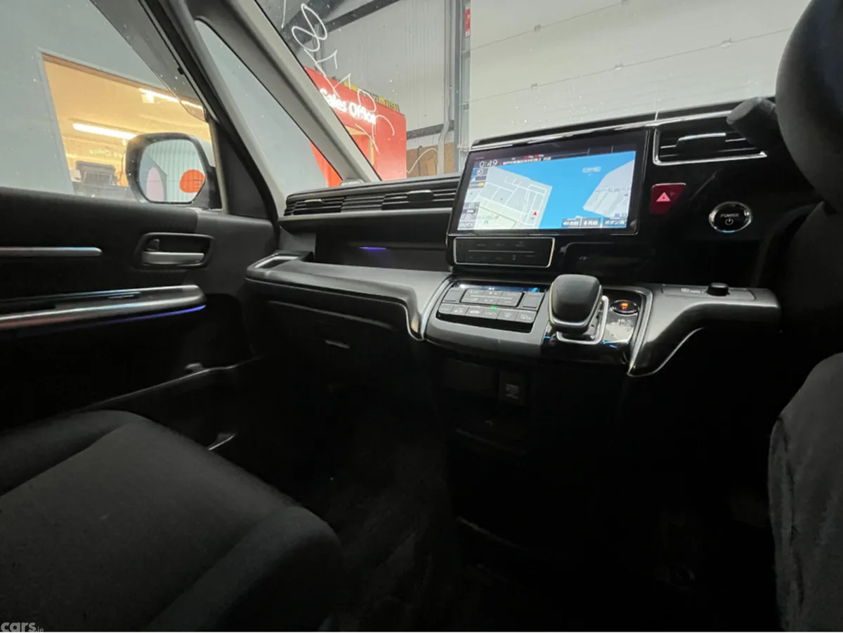 Honda Stepwagon MPV, Petrol Hybrid, 2021, White