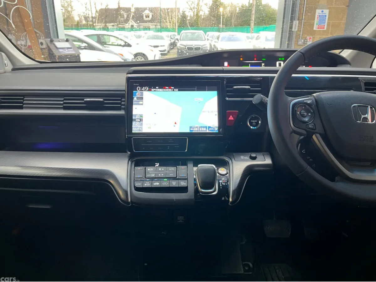 Honda Stepwagon MPV, Petrol Hybrid, 2021, White