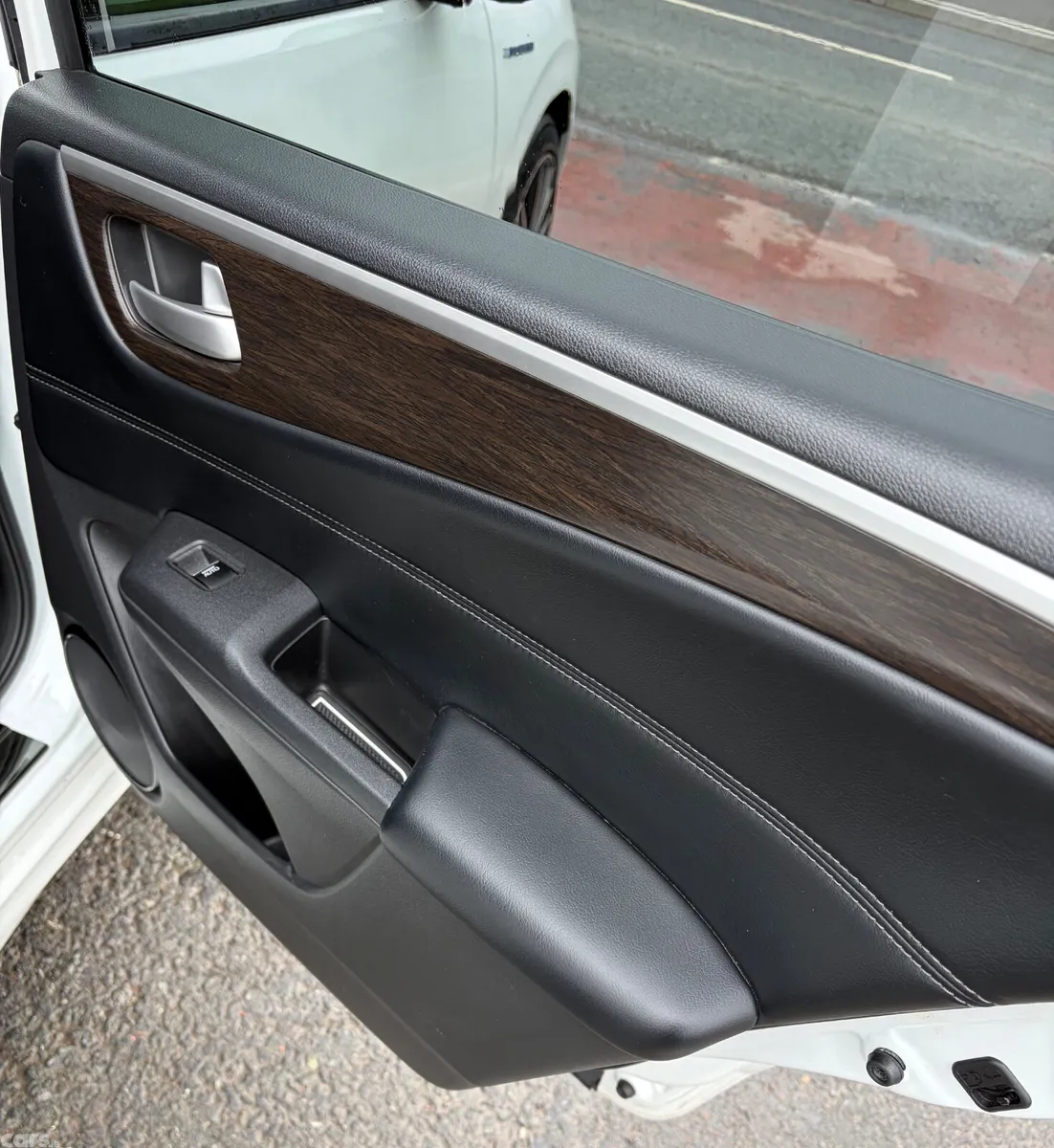 Honda Jade MPV, Petrol Hybrid, 2016, White