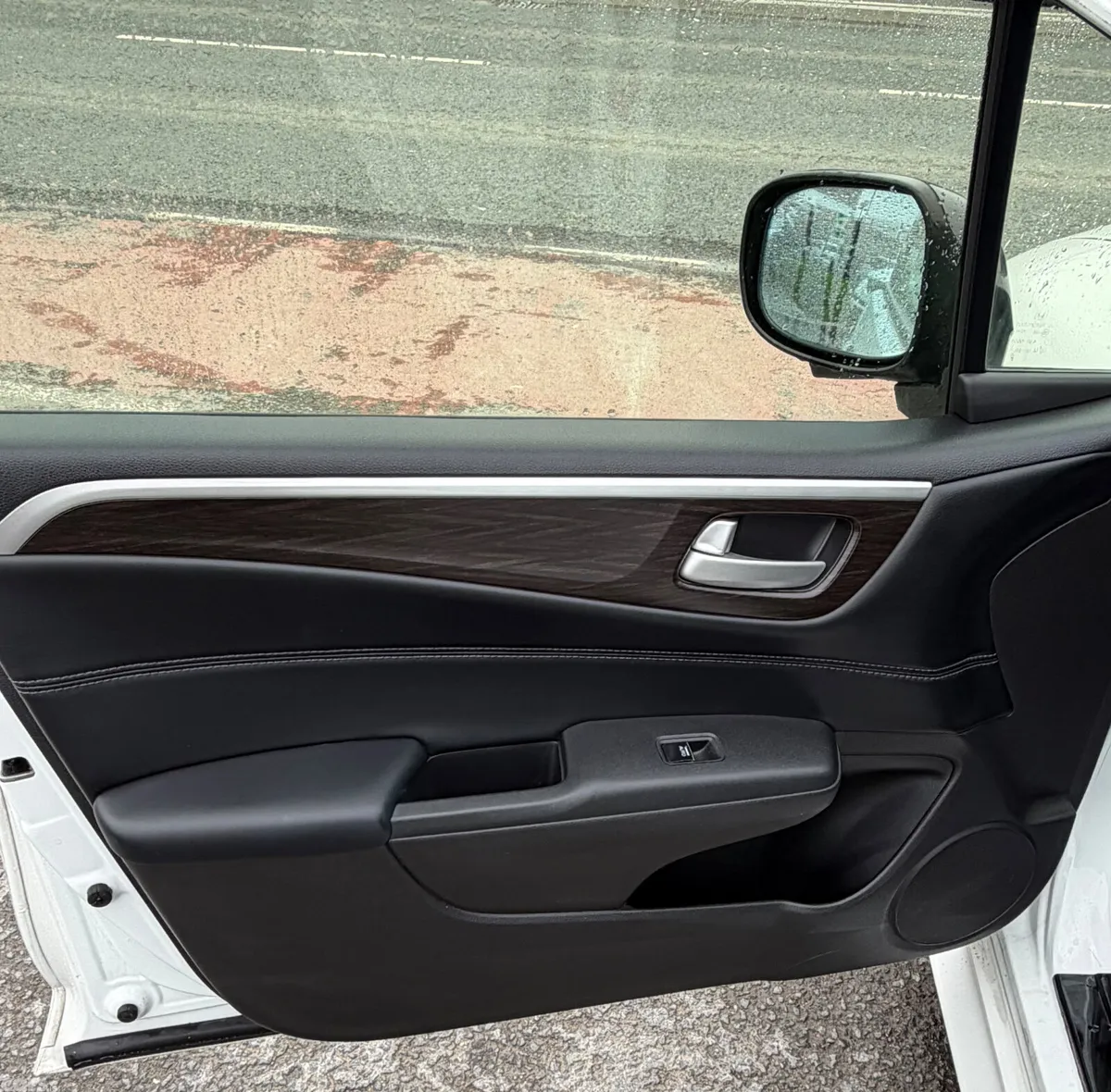 Honda Jade MPV, Petrol Hybrid, 2016, White
