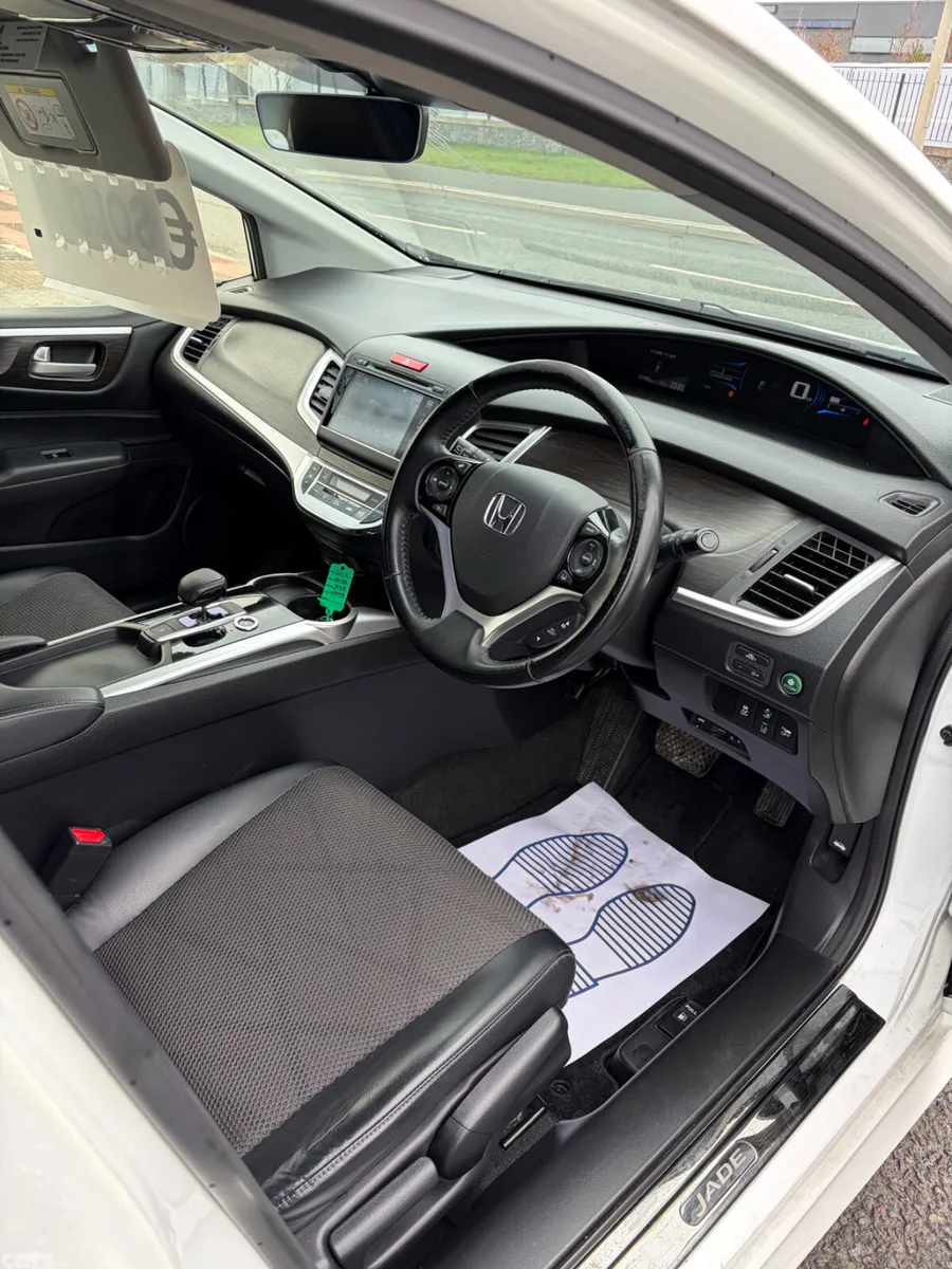 Honda Jade MPV, Petrol Hybrid, 2016, White