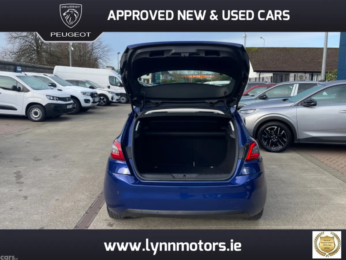 Peugeot 308 Hatchback, Petrol, 2020, Blue