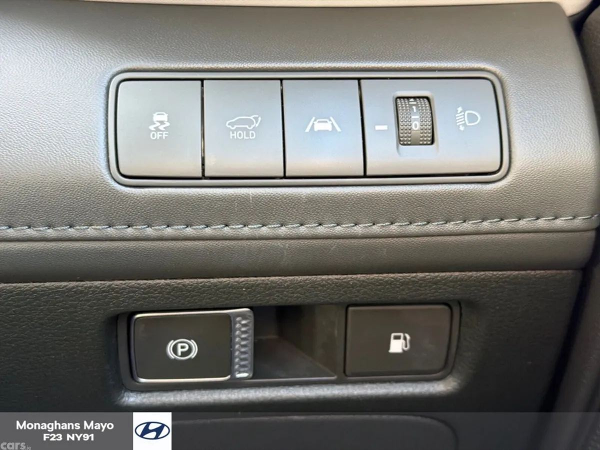 Hyundai Santa Fe SUV, Petrol Plug-in Hybrid, 2023, Grey