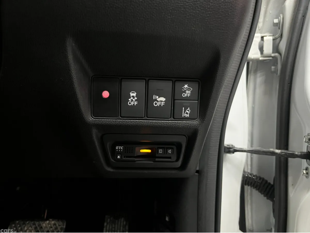 Honda Stepwagon MPV, Petrol Hybrid, 2019, White