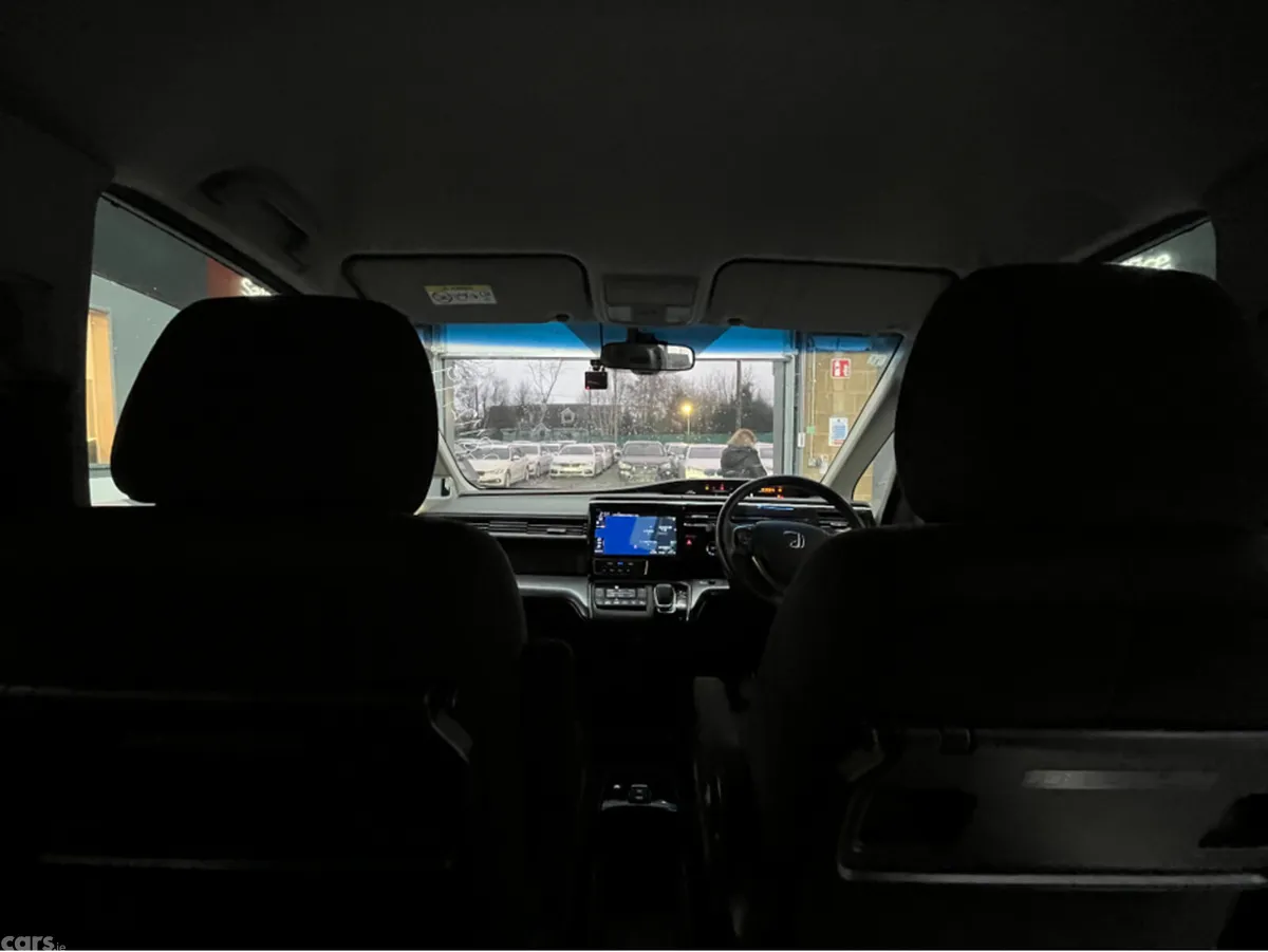 Honda Stepwagon MPV, Petrol Hybrid, 2019, White