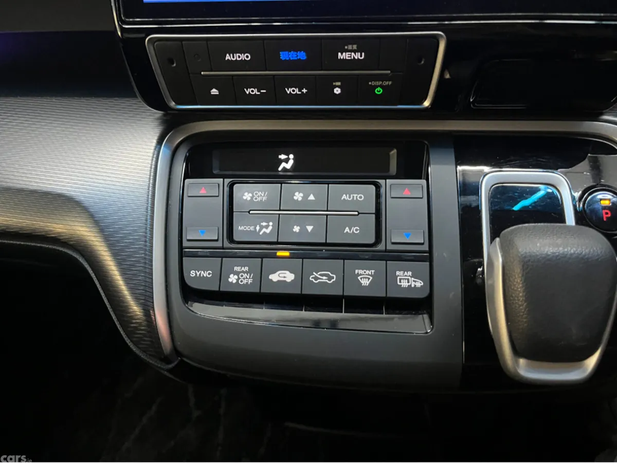 Honda Stepwagon MPV, Petrol Hybrid, 2019, White