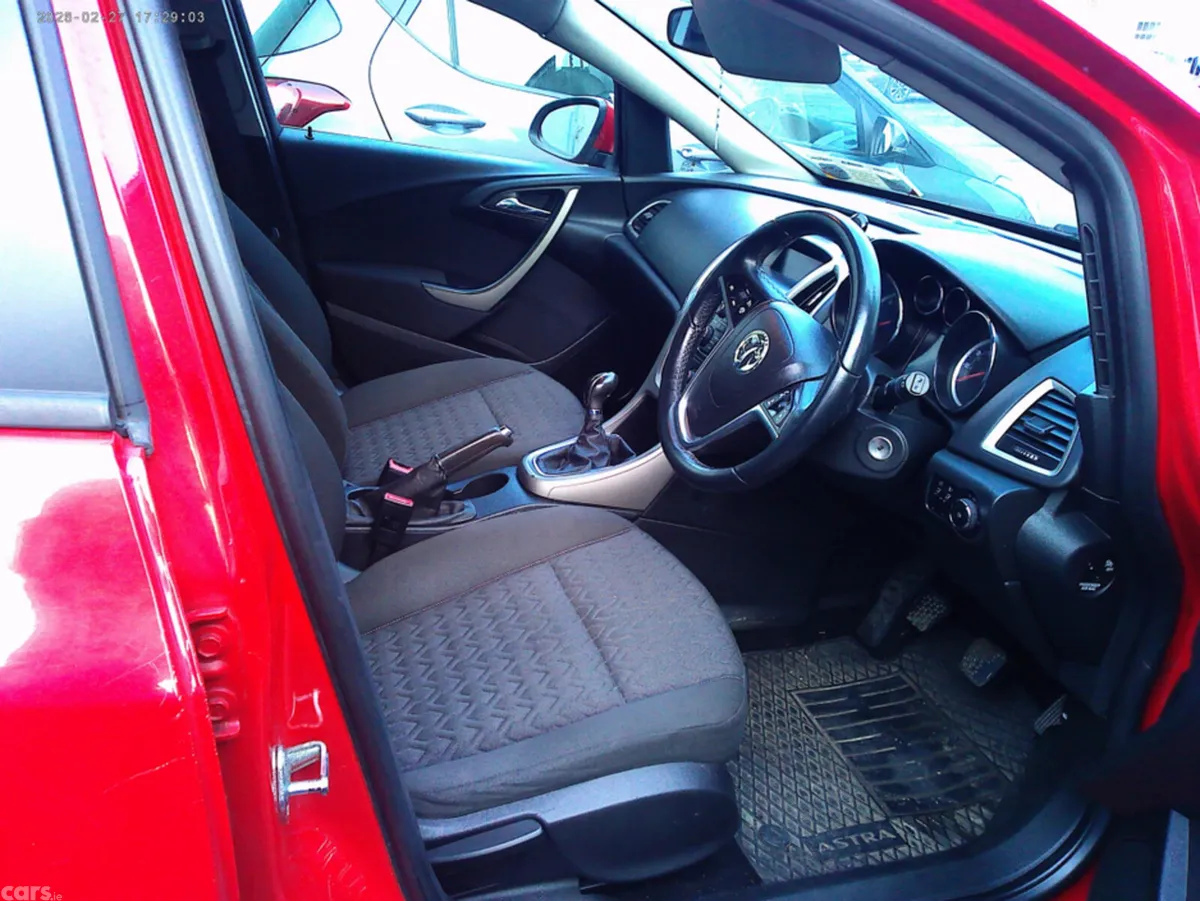Opel Astra Hatchback, Diesel, 2013, Red