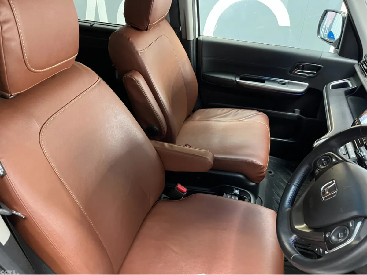 Honda Stepwagon MPV, Petrol Hybrid, 2021, White