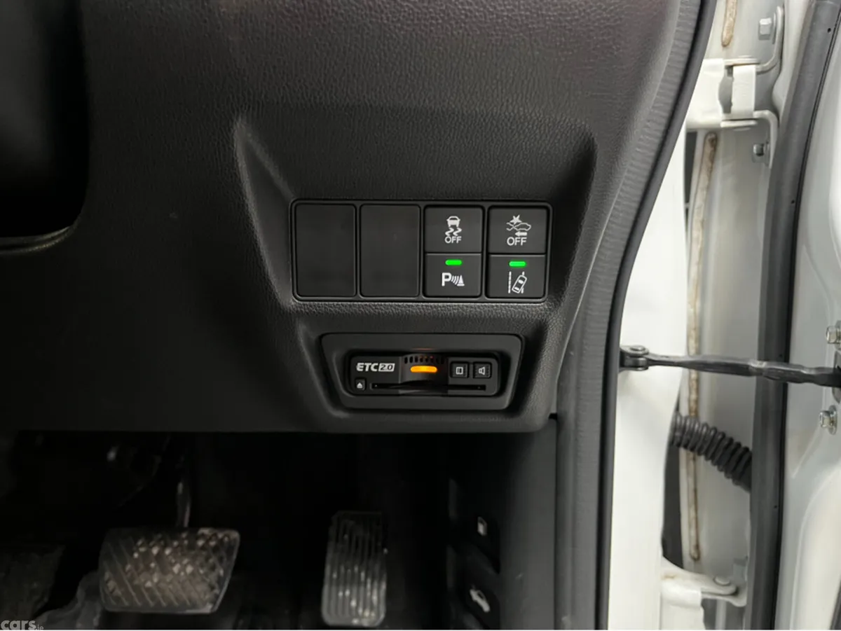 Honda Stepwagon MPV, Petrol Hybrid, 2021, White