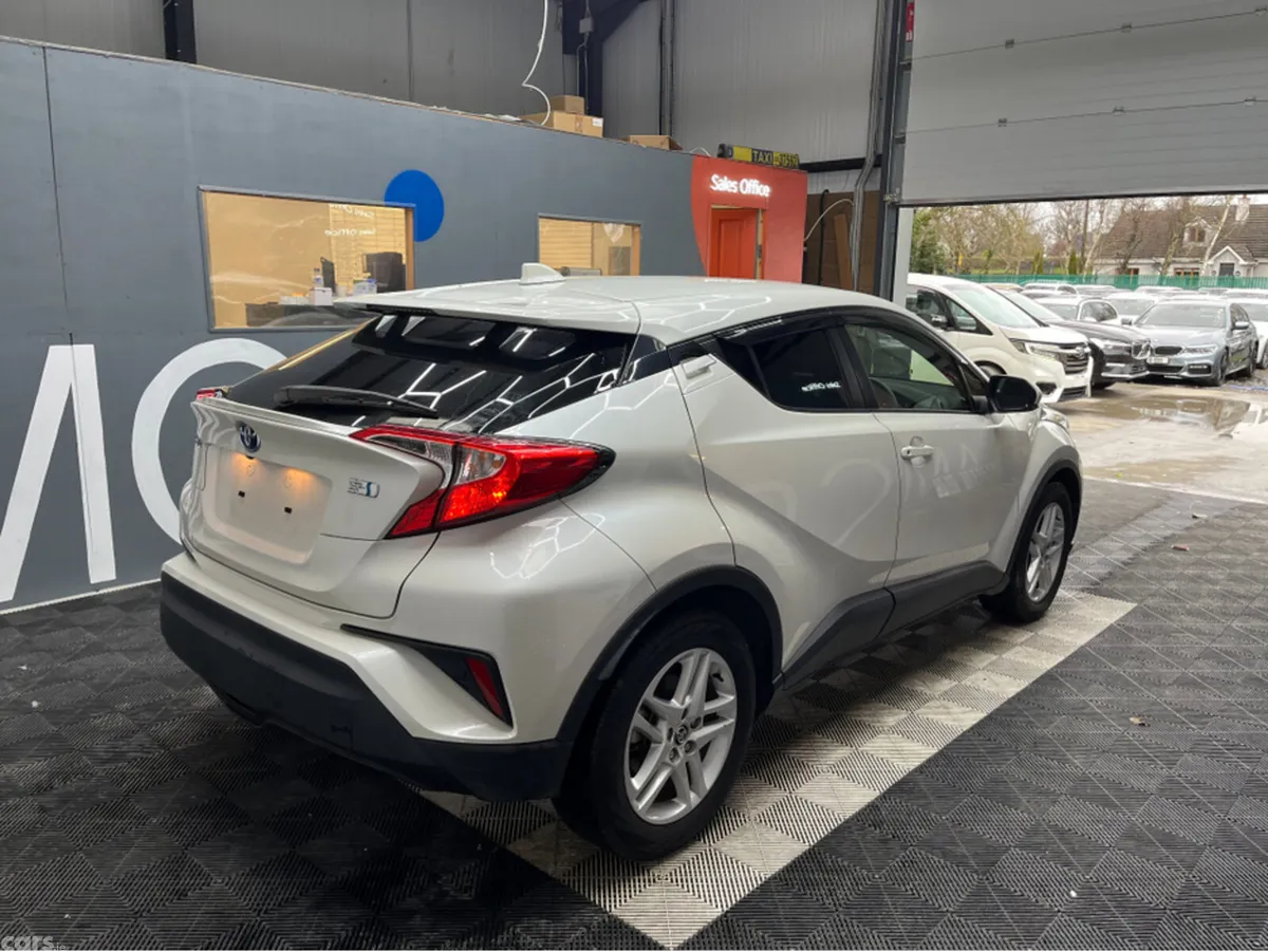 Toyota C-HR SUV, Petrol Hybrid, 2021, White
